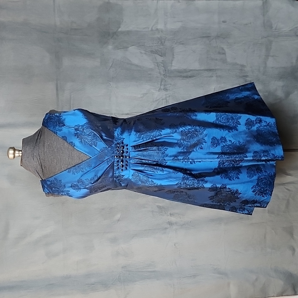 Jessica Howard Blue Brocade Cocktail Dress - Size 16